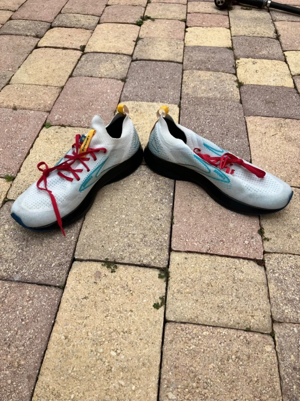 Brooks Levitate StealthFit 5 Men’s Size 11 D Running Shoes White Blue Red